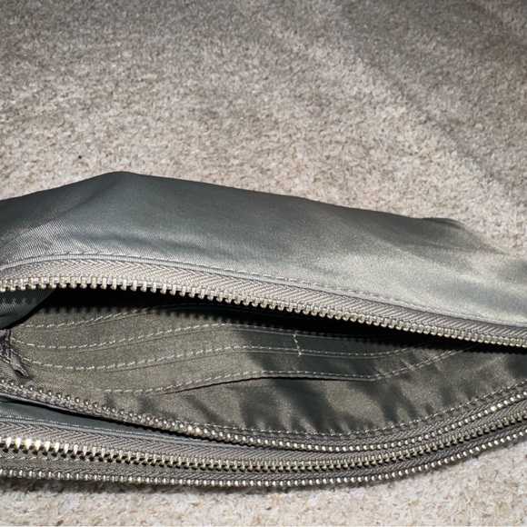 Lululemon Curved Wristlet Grey Sage - Picture 3 of 7